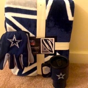 Dallas Cowboys coffee up, gloves and super soft plush throw blanket